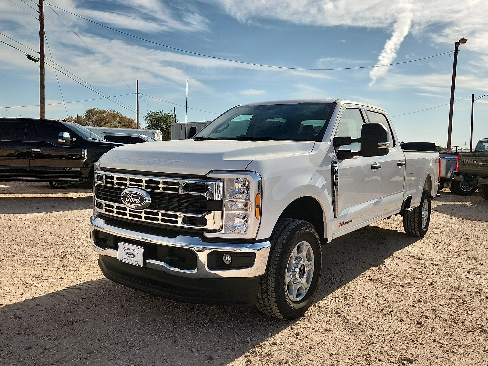 New 2027 Oxford White Ford XLT image 3