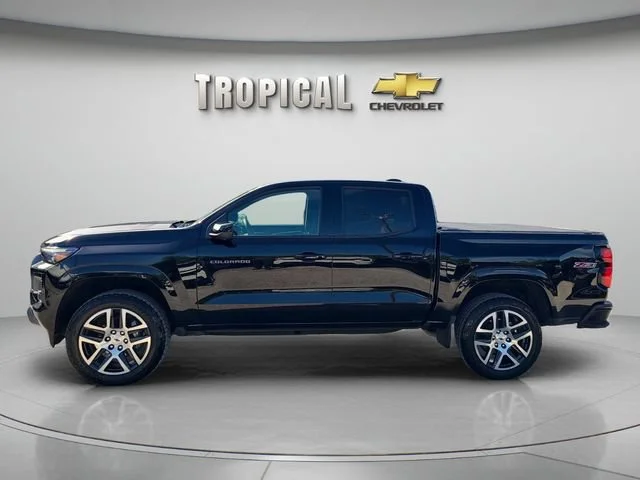 Used 2023 BLACK Chevrolet 4WD Z71 image 2