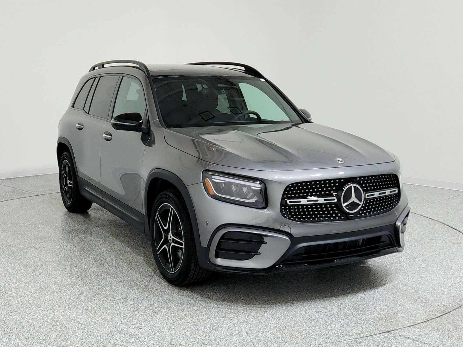 Used 2026 Mountain Grey Metallic Mercedes-Benz GLB 250 image 3