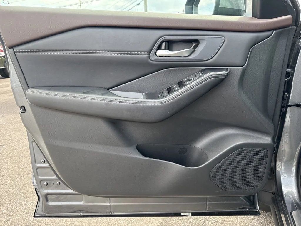 Used 2023 Gray Nissan SV image 26