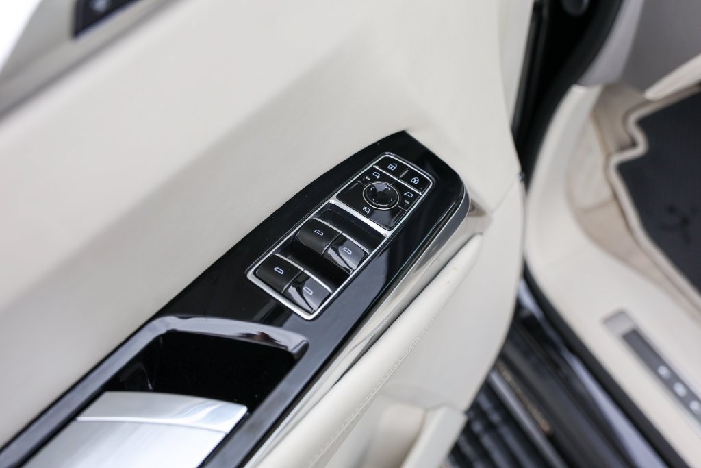 Certified Used 2025 Black Raven Cadillac Sport Platinum image 21