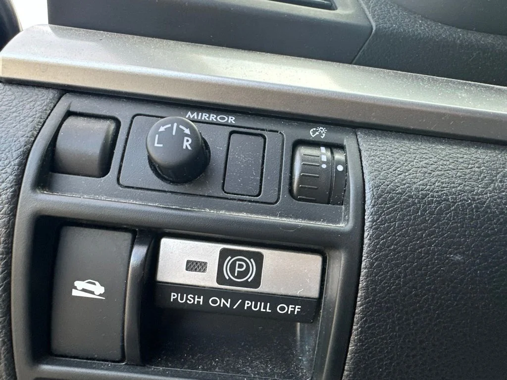 Used 2014 Blue Subaru 2.5i Premium image 9