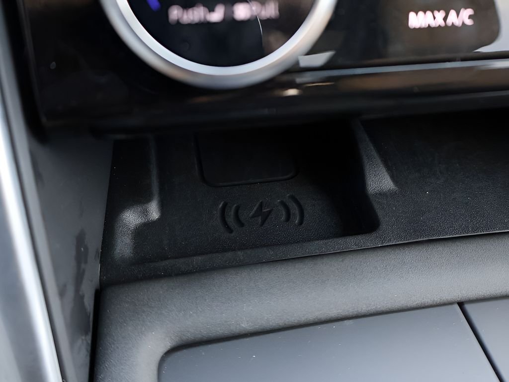 New 2026 Fuji White Land Rover Dynamic SE image 28