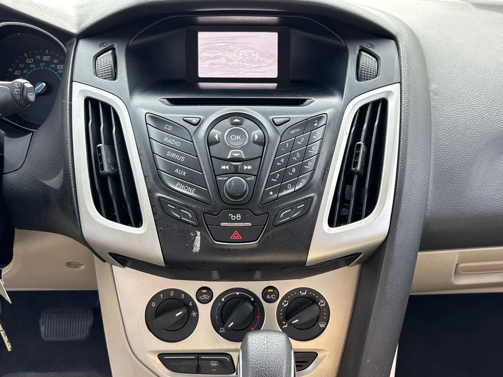 Used 2012 Green Ford SE image 24