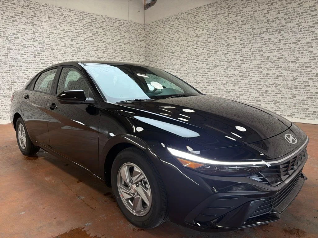 New 2026 Abyss Black Hyundai SE image 1