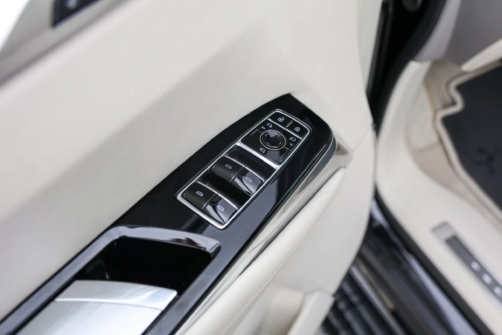 Certified Used 2025 Black Raven Cadillac Sport Platinum image 21