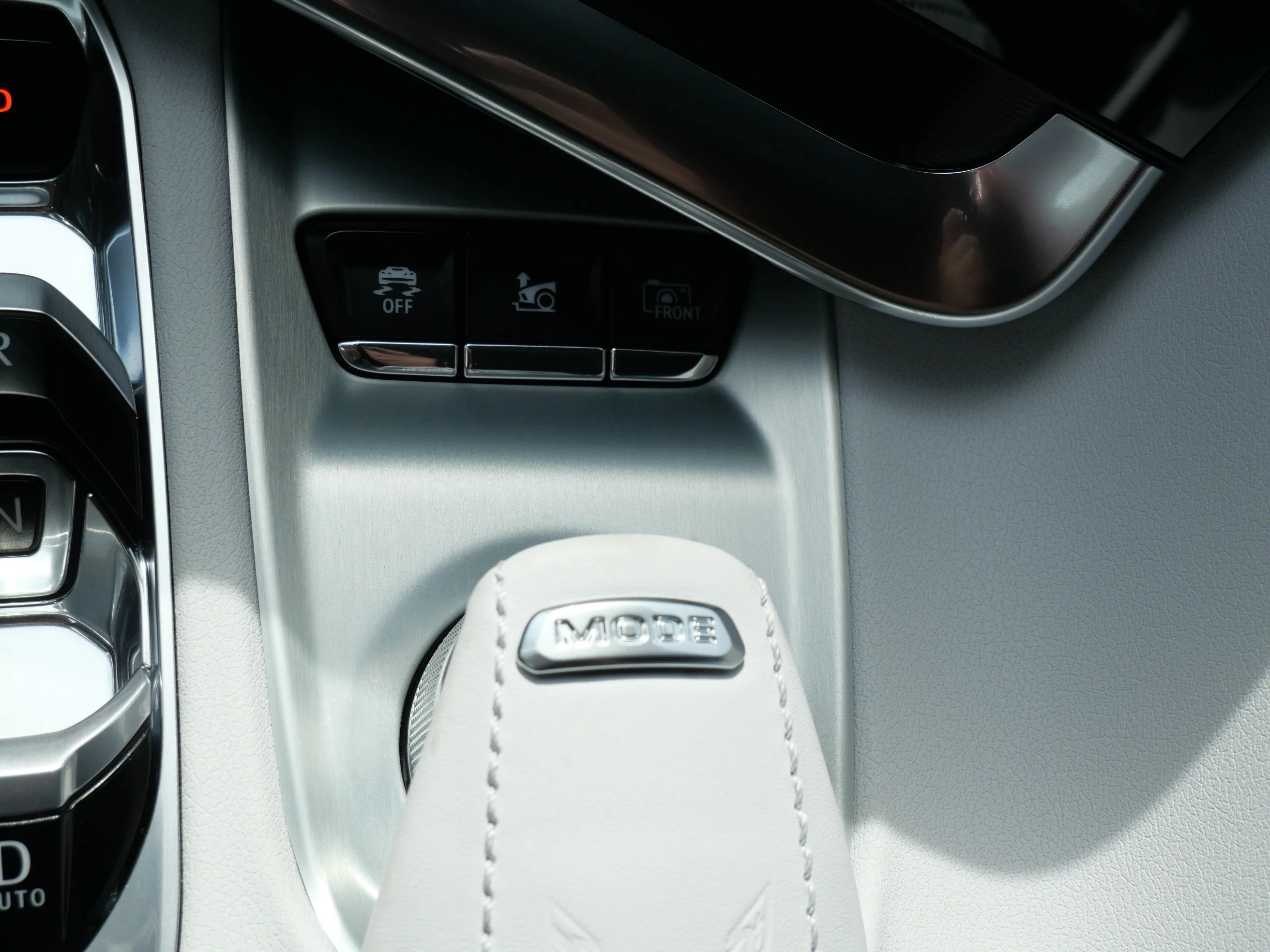 Used 2023 Arctic White Chevrolet 2LT image 19