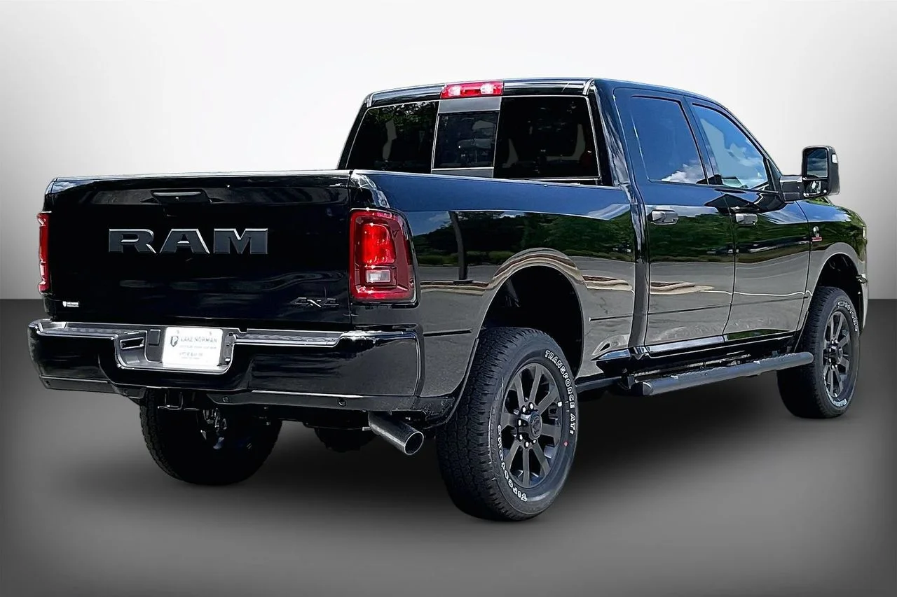 New 2026 Diamond Black Crystal Pearlcoat RAM  image 8
