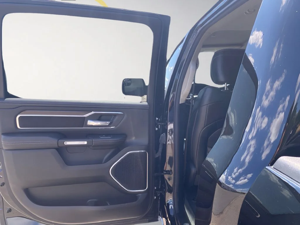 Used 2022  Ram Laramie image 15