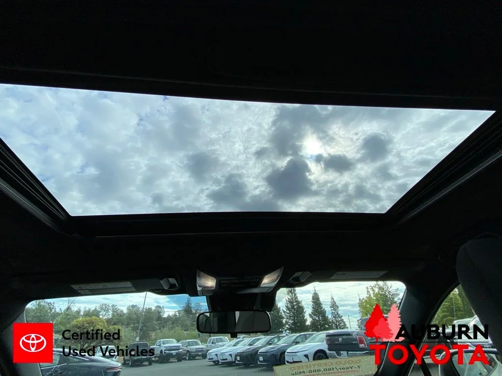 Used 2025 Ice Cap Toyota SE image 30