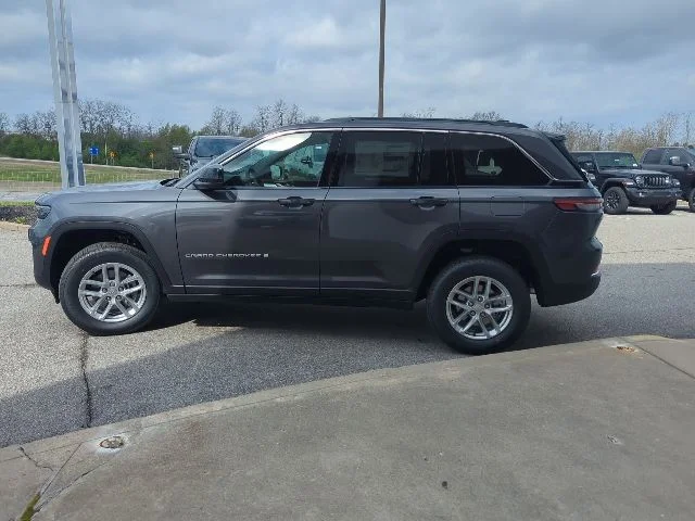 New 2026 Baltic Gray Metallic Clear-Coat Exterior Paint Jeep Laredo X image 6
