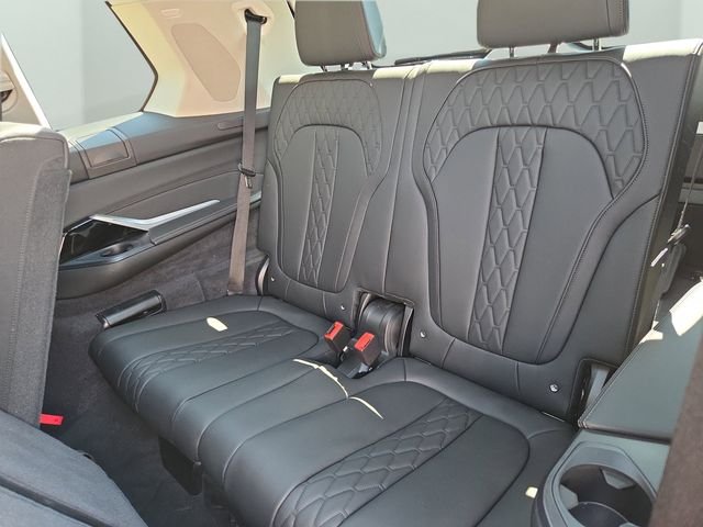 Used 2026 Black BMW xDrive40i image 37