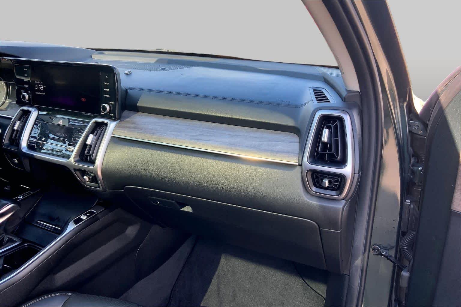 Used 2022 Aruba Green Kia X-Line S image 18