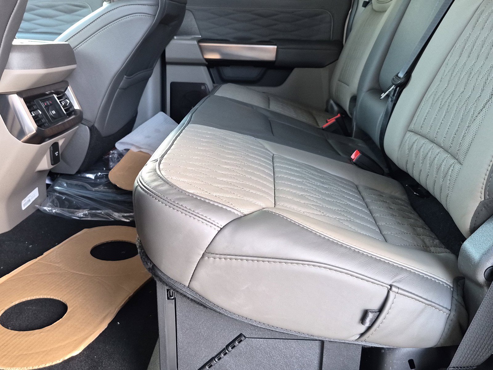 New 2026 Star White Metallic Tri-Coat Ford F-450® Platinum® image 16