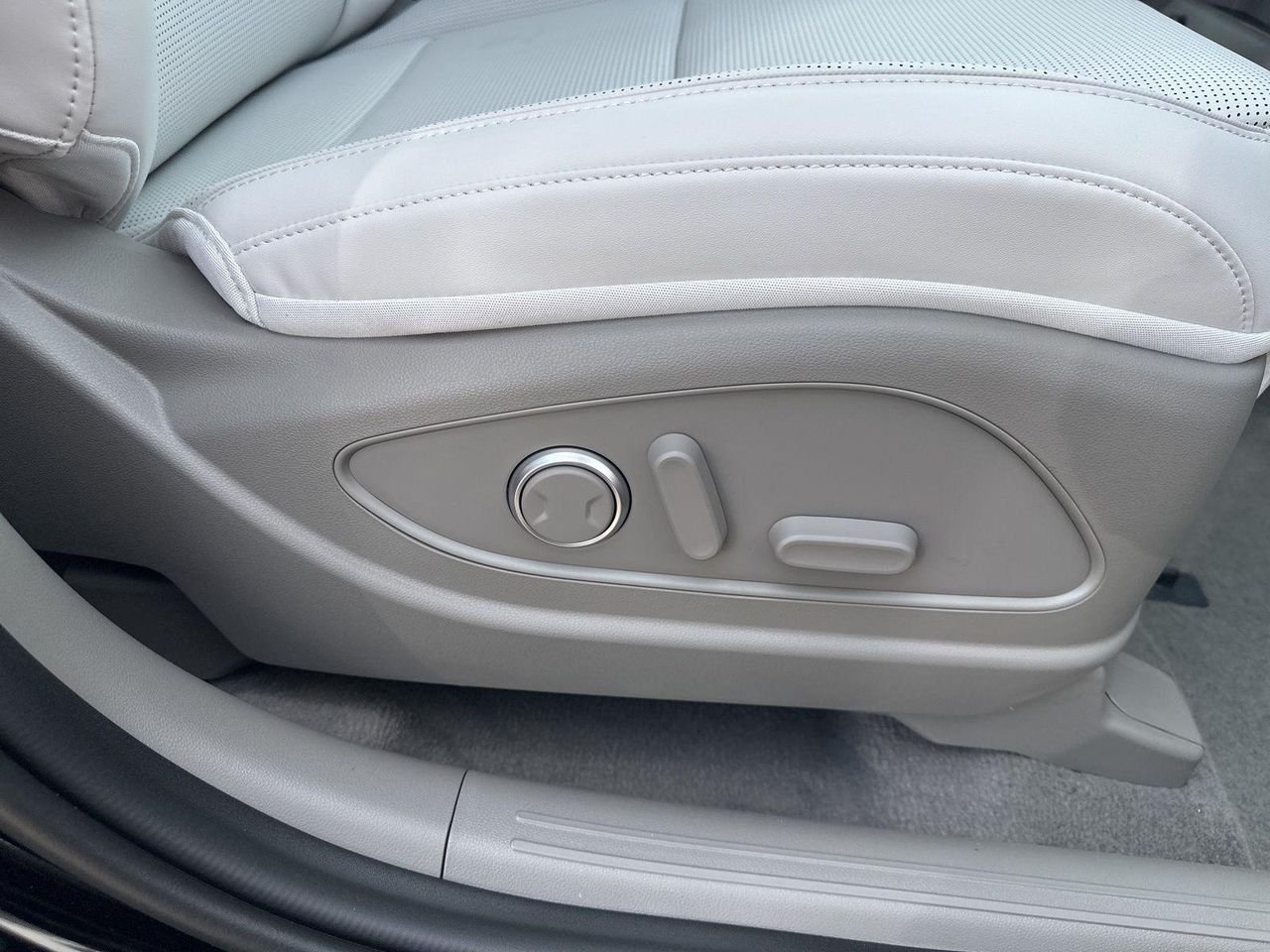 New 2026 Black Hyundai SEL Premium 7P image 40