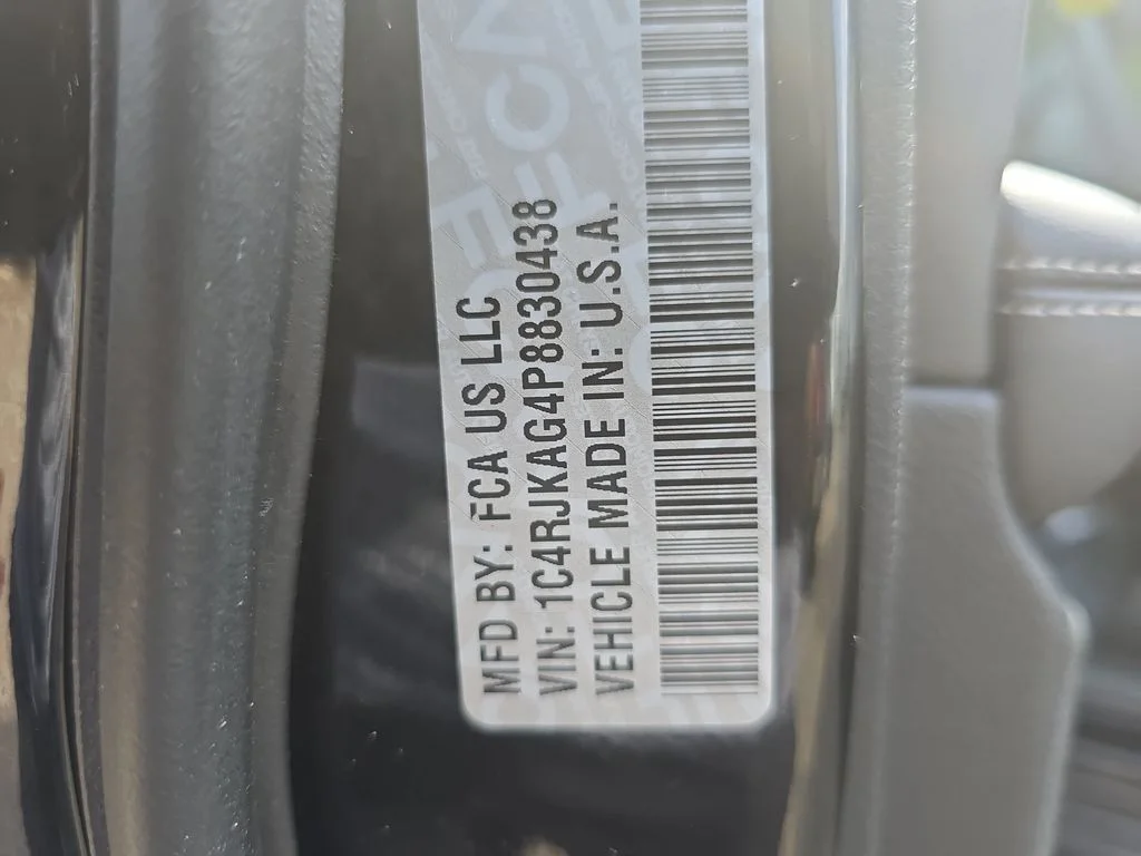 Used 2023 Black Jeep Altitude image 38