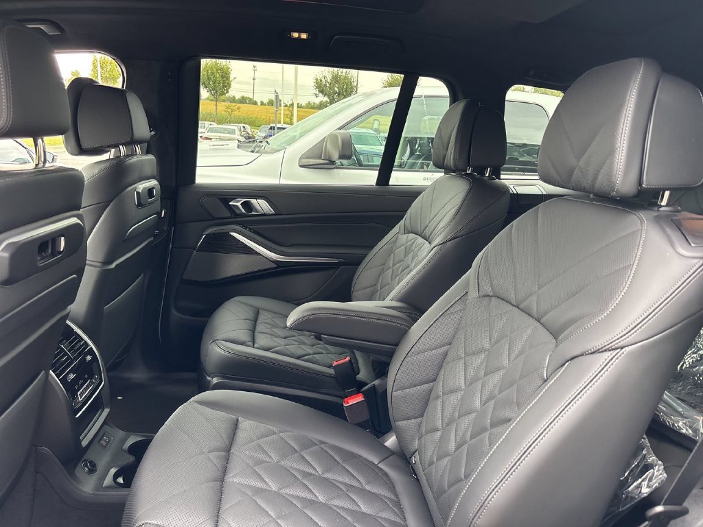 New 2027 Mineral White Metallic BMW xDrive40i image 14