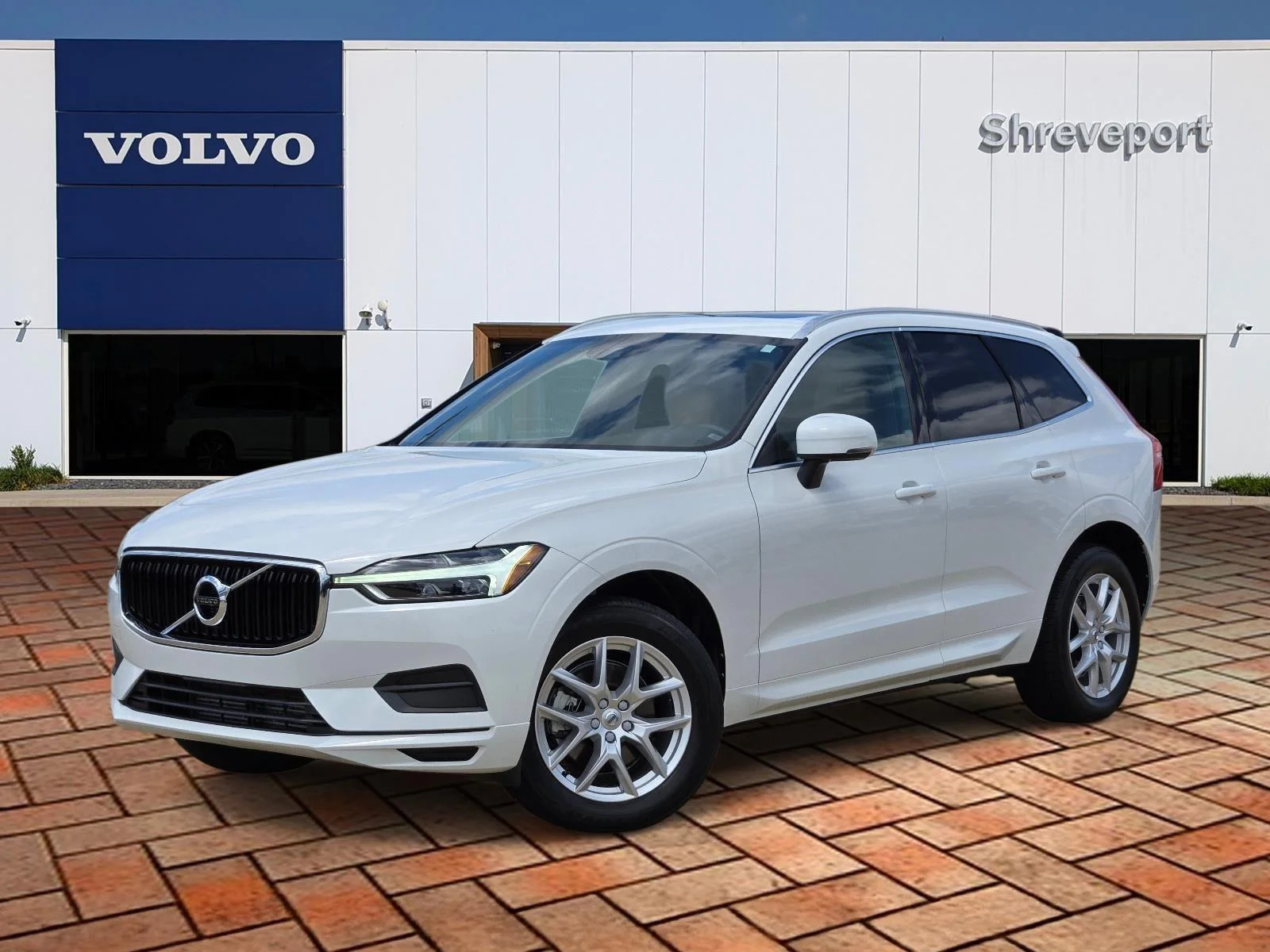 2020 Volvo XC60 T5 Momentum AWD's photo