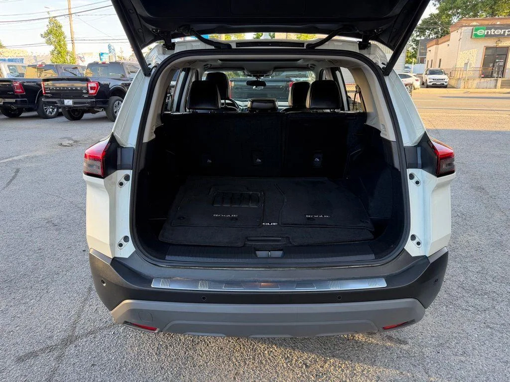 Used 2023 White Nissan SV image 15