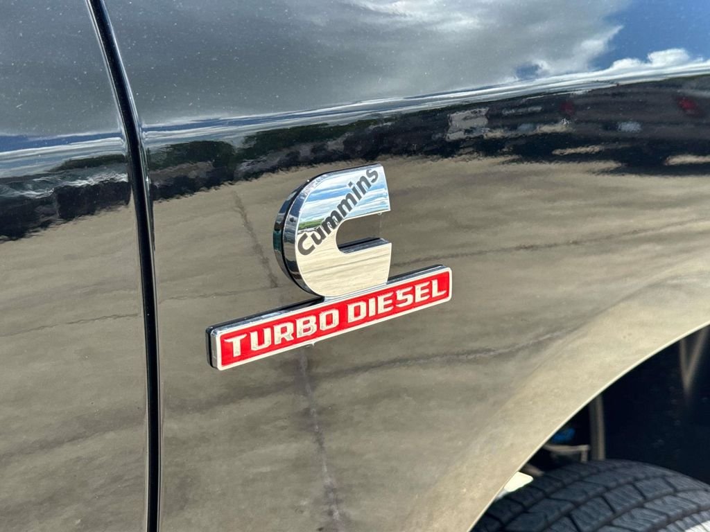 New 2026 Diamond Black Crystal Pearl-Coat Exterior Paint RAM Laramie image 7