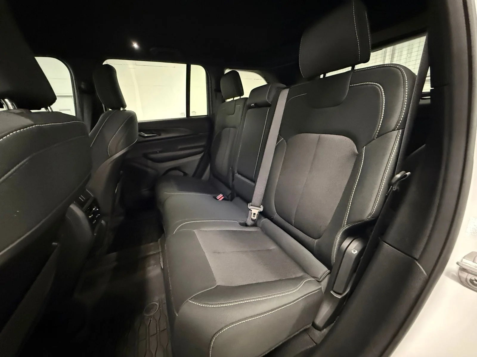 Used 2025 White Jeep Laredo image 21