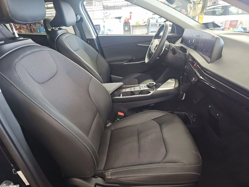 Used 2024 Blue Kia Light image 5