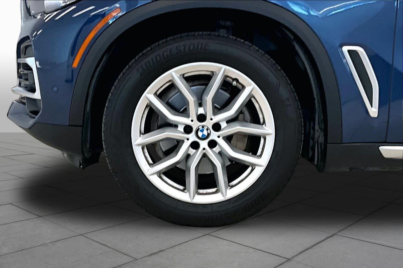 Used 2022 Phytonic Blue Metallic BMW sDrive40i image 10