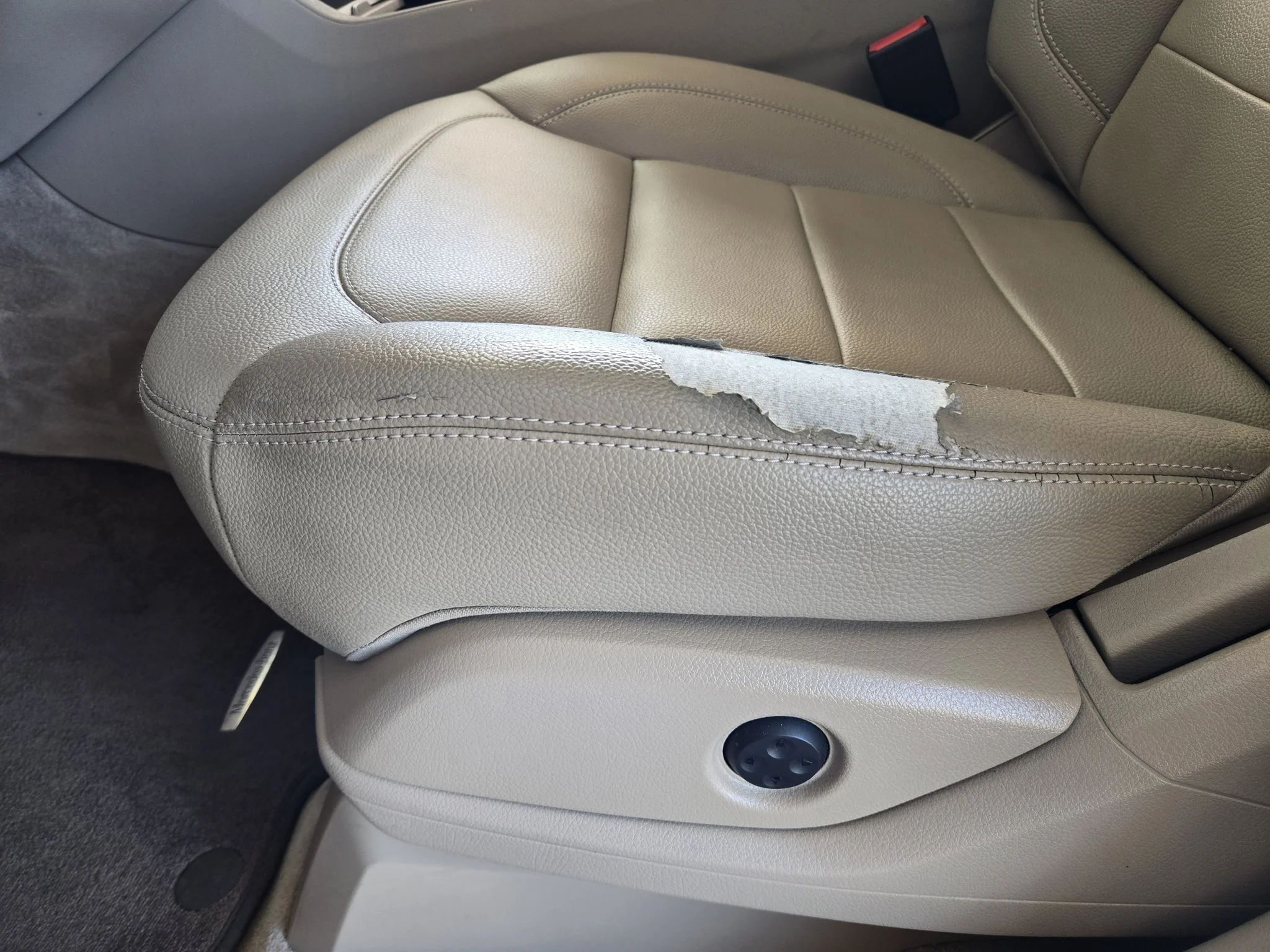 Used 2012 Palladium Silver Metallic Mercedes-Benz ML350 BlueTEC® image 25