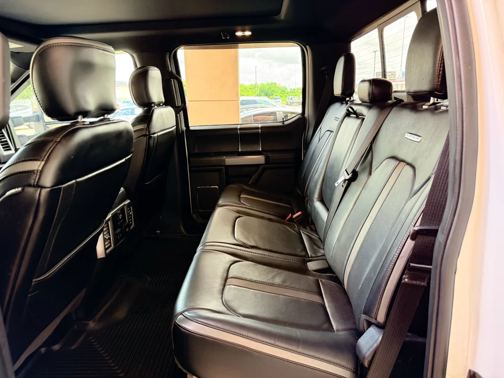 Used 2018 White Platinum Metallic Tri-Coat Ford Platinum image 17