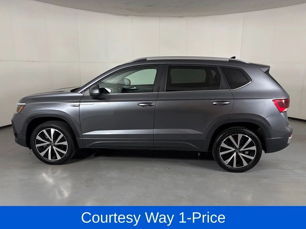 Used 2024 Gray Volkswagen 1.5T SE image 6