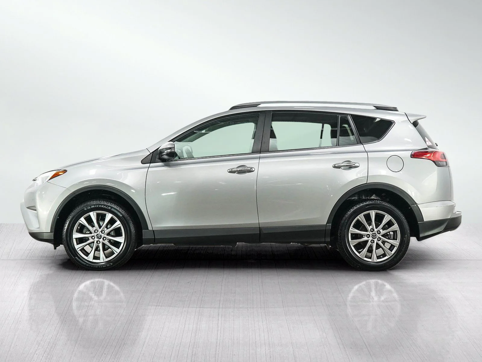 Used 2018 Toyota RAV4 Limited with VIN 2T3DFREV7JW857812 for sale in Minneapolis, Minnesota