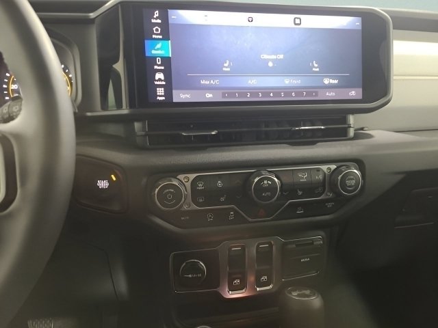 Used 2025 Granite Crystal Metallic Clearcoat Jeep Sport S image 21