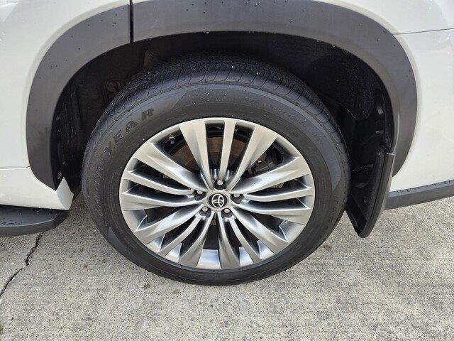 Used 2022 Wind Chill Pearl TOYOTA PLAT image 28