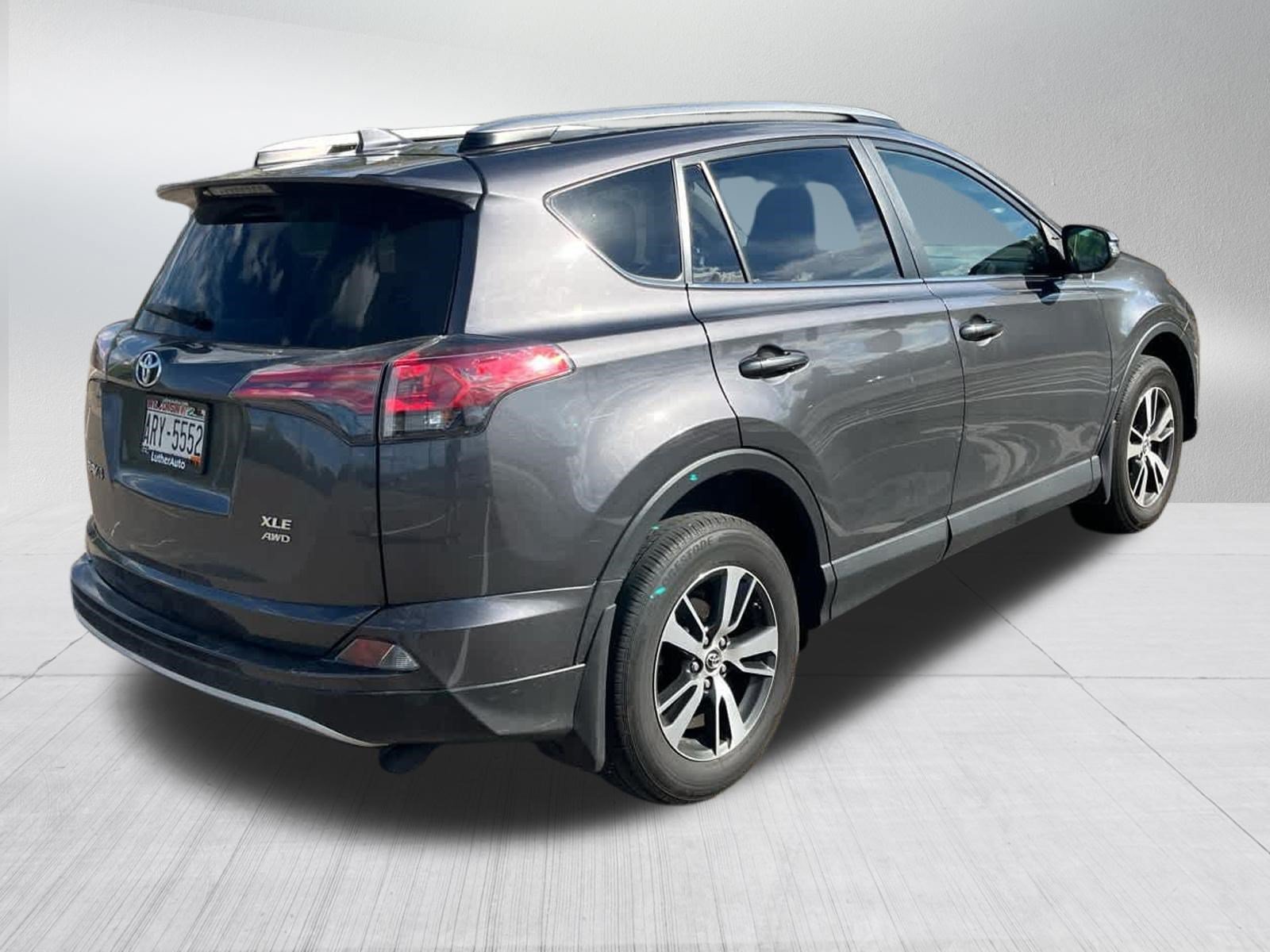 Used 2018 Magnetic Gray Metallic Toyota XLE image 5