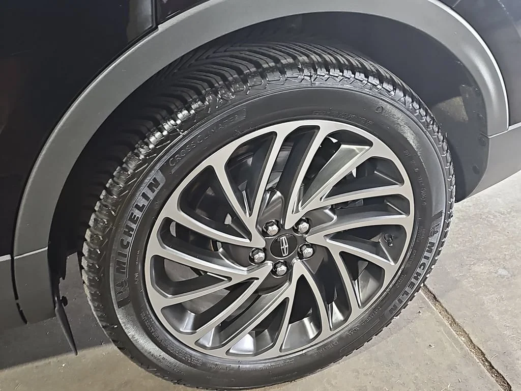 Certified Used 2019 Black Lincoln Reserve image 40
