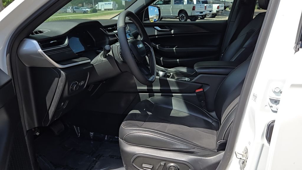 Used 2023 White Jeep Altitude X image 6