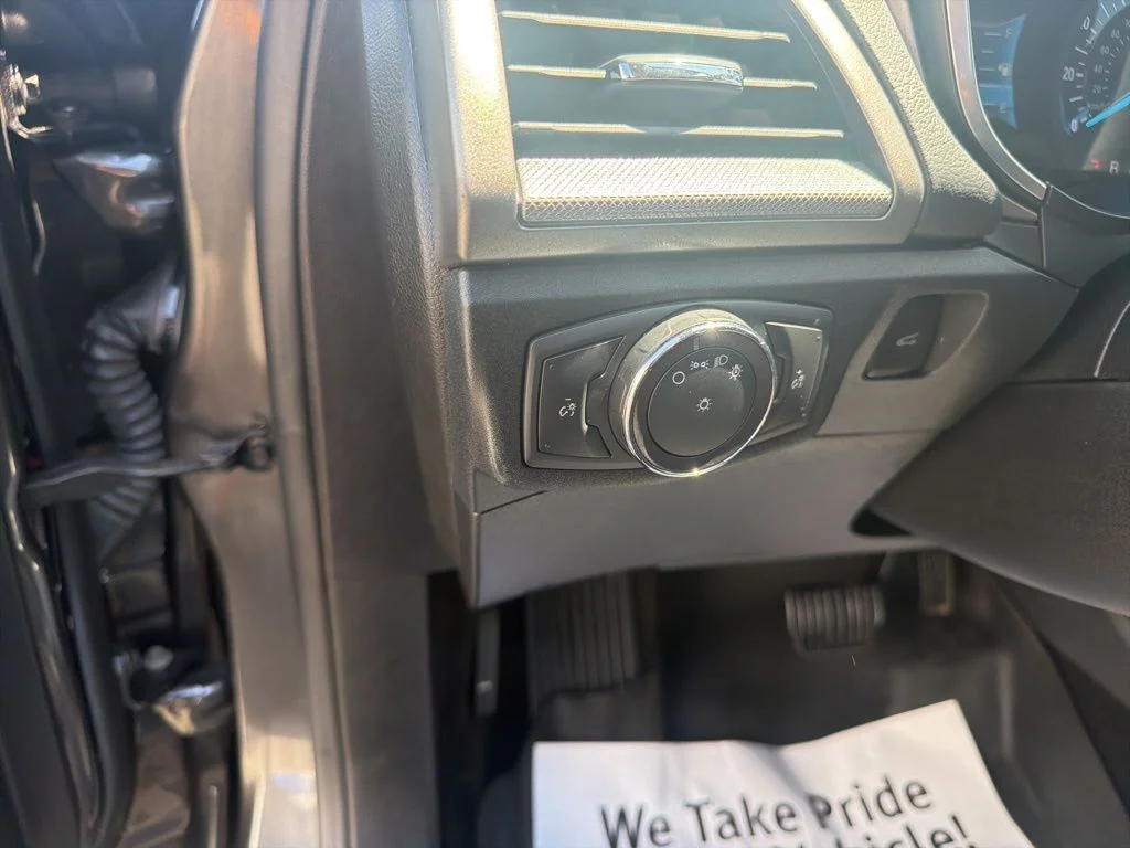 Used 2019 Gray Ford SE image 20