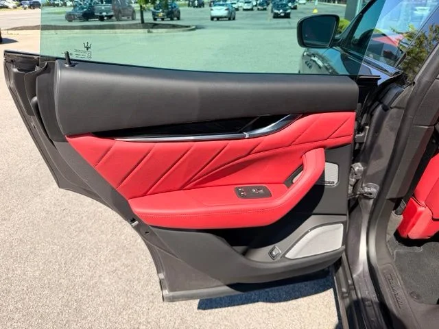 Used 2023  Maserati Modena image 9