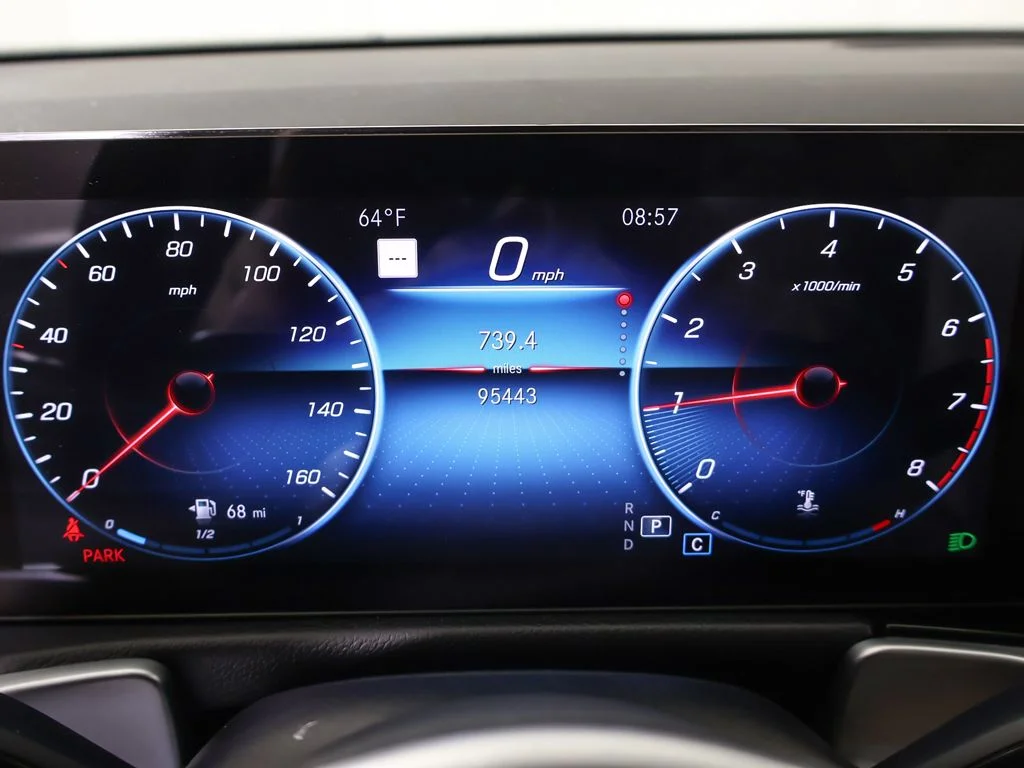 Used 2022 Polar White Mercedes-Benz GLB 250 image 41