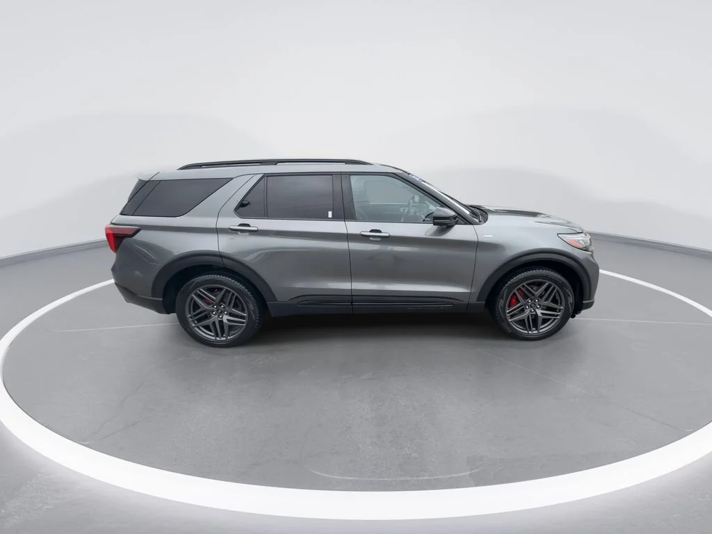 Used 2025 Gray Ford ST-Line image 2
