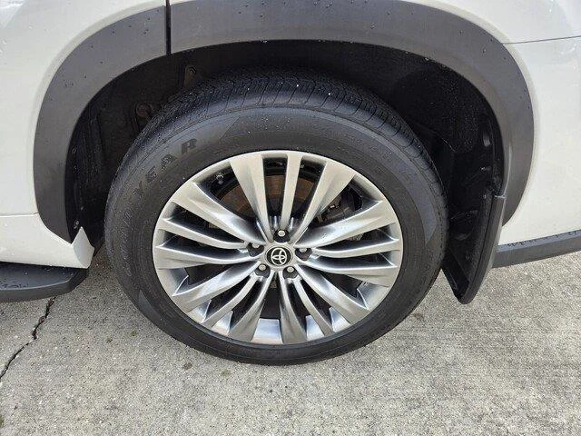 Used 2022 Wind Chill Pearl TOYOTA PLAT image 28