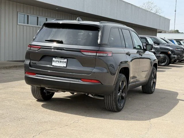 New 2026 Baltic Gray Metallic Clear-Coat Exterior Paint Jeep Limited image 3