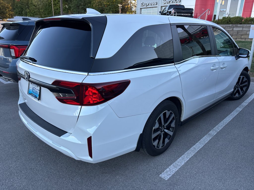 Used 2025 White Honda EX-L image 4