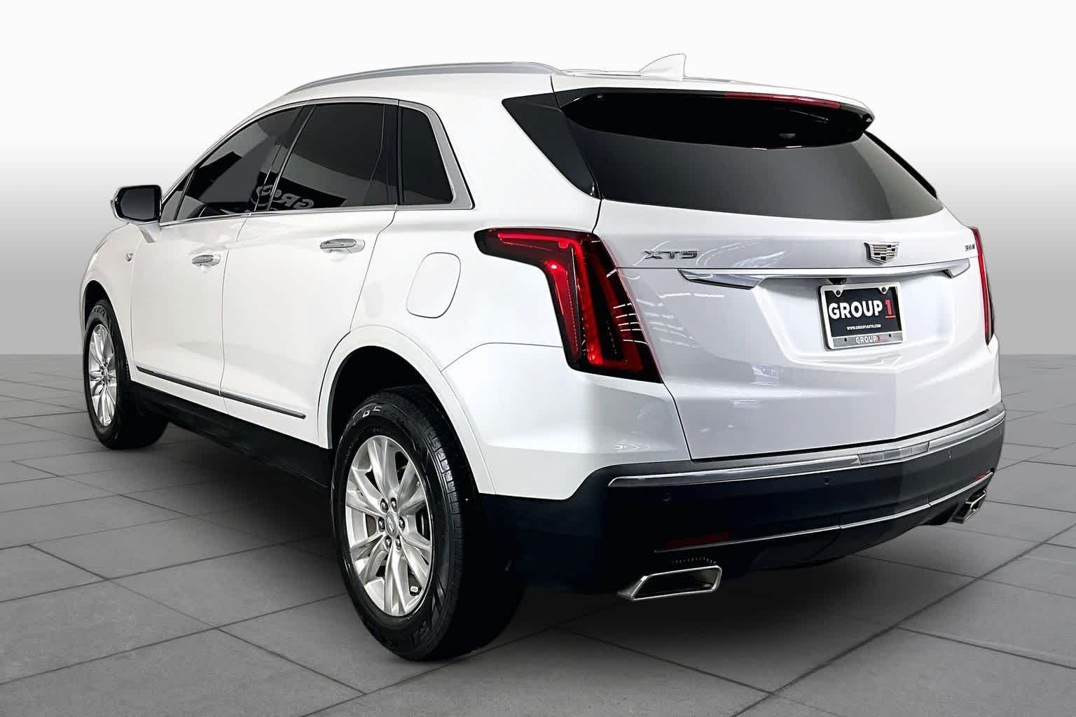 Used 2022 Crystal White Tricoat Cadillac FWD Luxury image 12