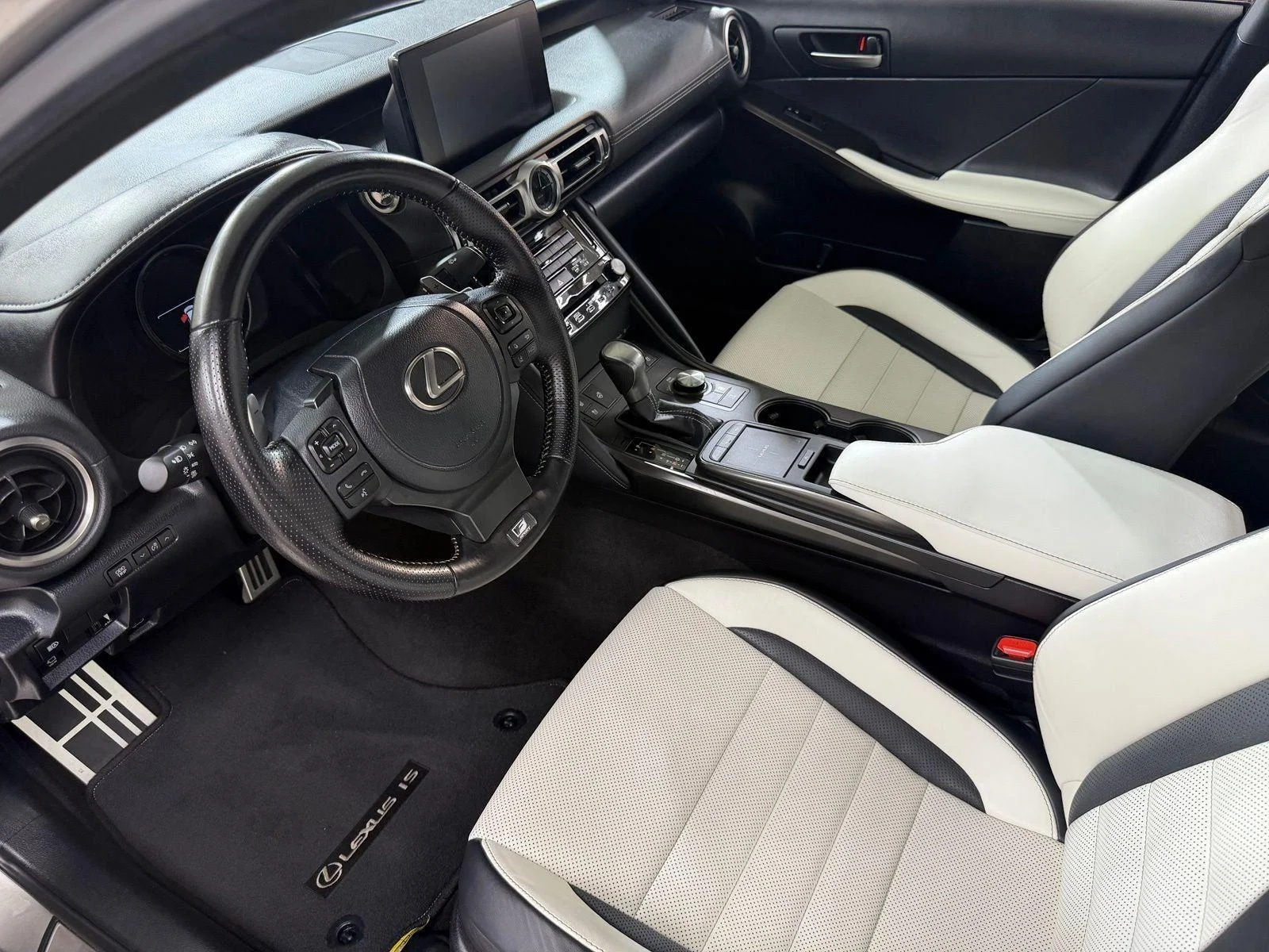 Used 2022 Atomic Silver Lexus IS 350 F SPORT image 10