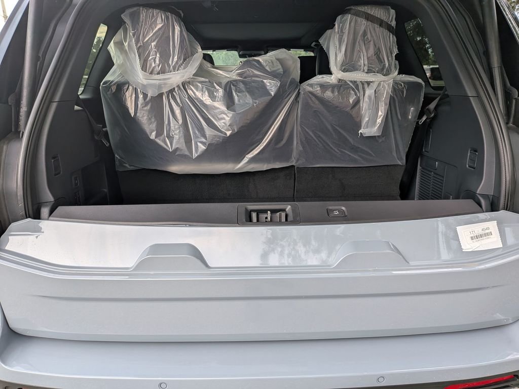 New 2027 Glacier Gray Metallic Tri-Coat Ford Tremor® image 32