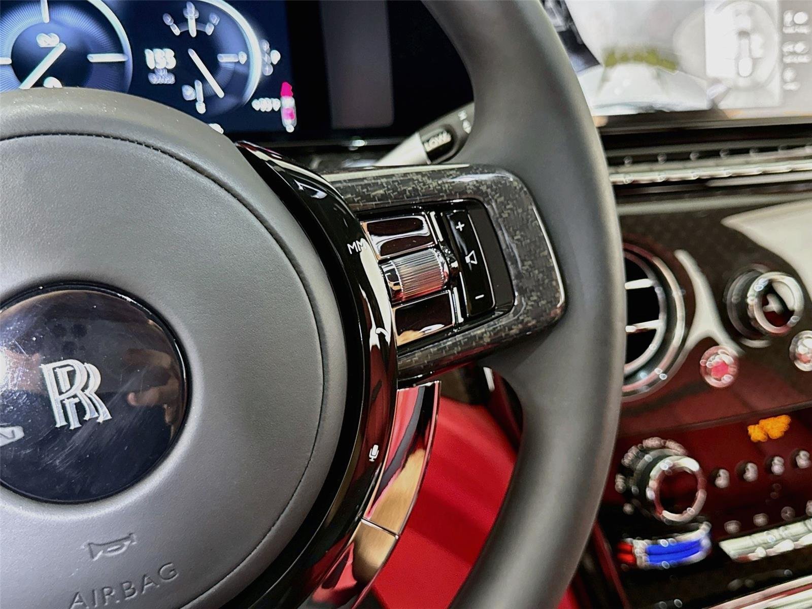 Used 2025 Tempest Gray Rolls-Royce Black Badge | Bespoke Audio | Starlight Roof image 22