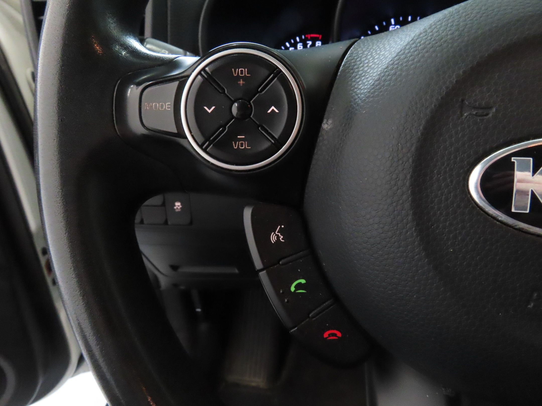 Used 2018 White Kia Plus image 13