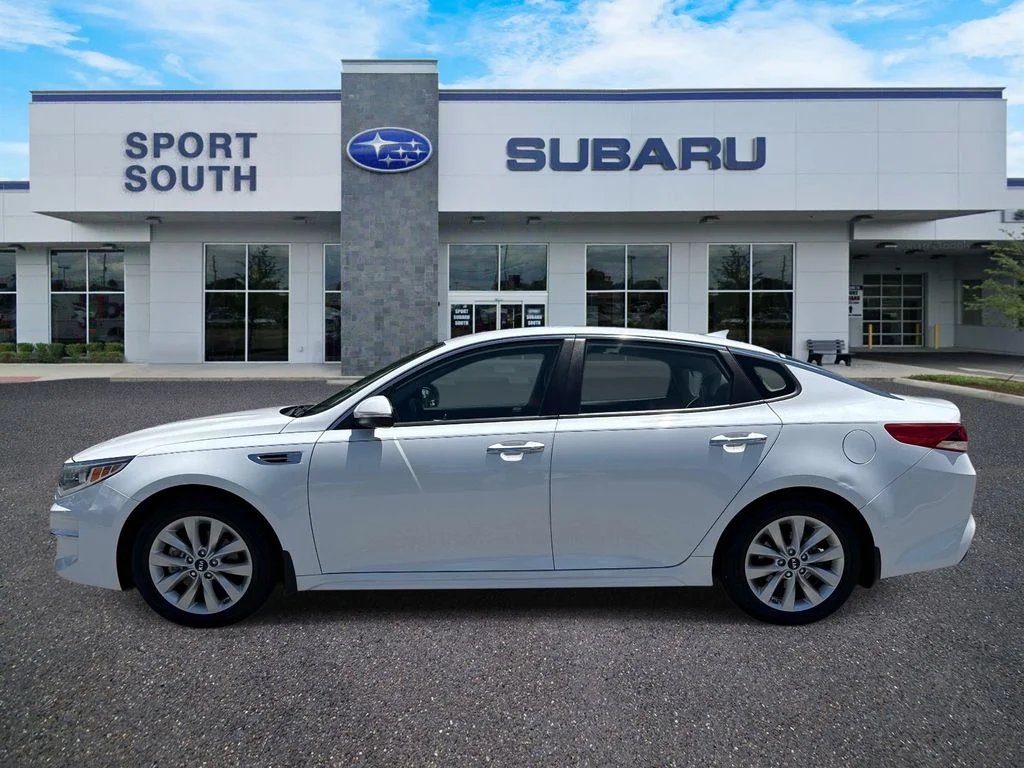 Used 2018 White Kia LX image 7