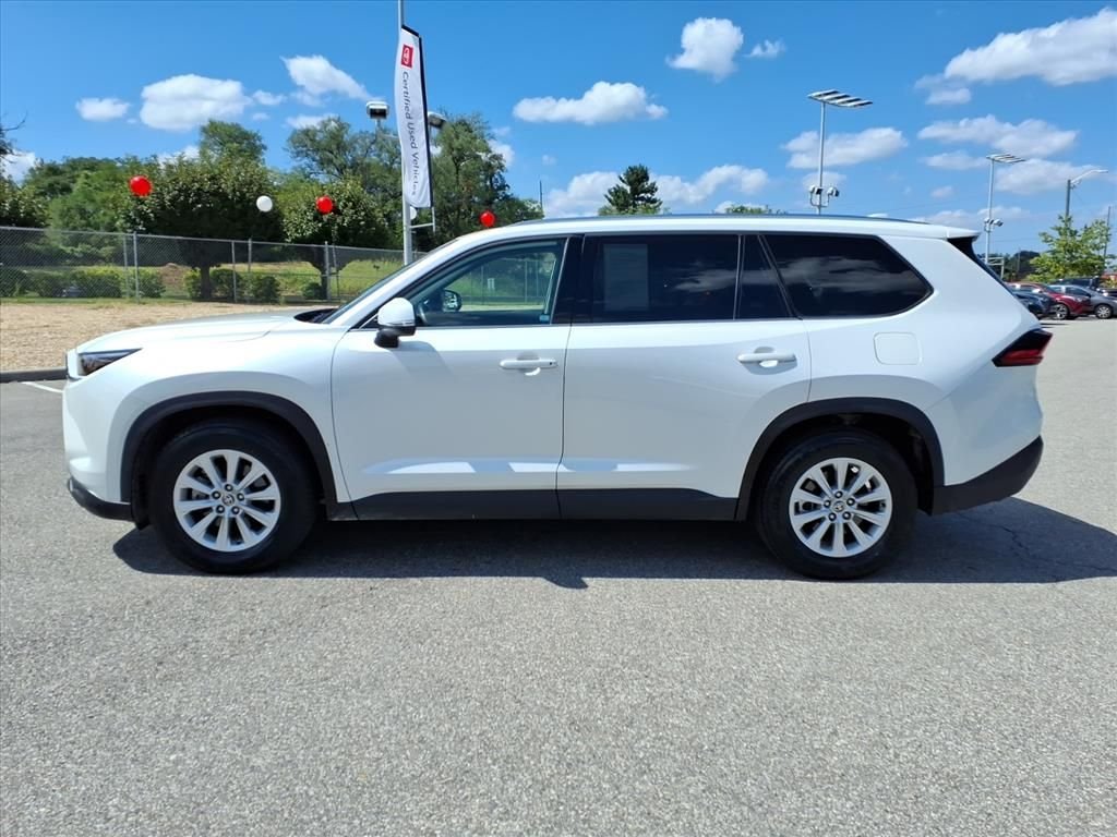 Used 2025 Beige Toyota XLE image 8
